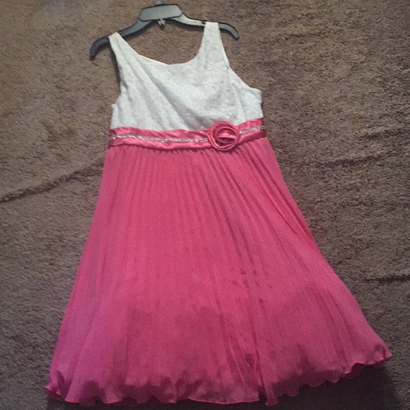 emily west Dresses & Skirts - A white and pink frilly dress